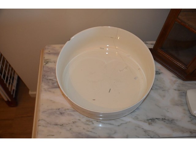 Porseleinen lampetstel, eiken hangvitrine - afbeelding 6 van  8