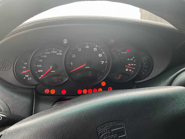 Porshe - 911 (996) carrera 2 - auto - afbeelding 25 van  47