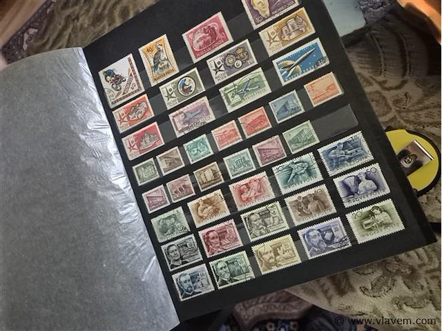 Postzegelboeken deels gevuld - afbeelding 8 van  8