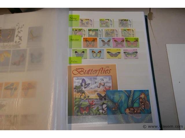 Postzegels met vlinders - afbeelding 3 van  3