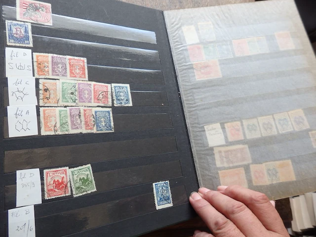 Postzegels portugese koloniën - afbeelding 2 van  3