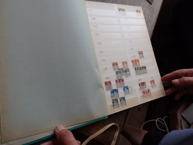 Postzegels zwitserland in 2 boeken - afbeelding 2 van  2