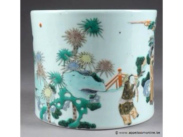Pot bitong. décoré, en plein, d''une assemblée de notables et de lettrés sur une terrasse avec fleurs et rochers. porcelaine de chine de la famille verte. - afbeelding 2 van  4