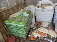 Potten in zakken - afbeelding 5 van  5