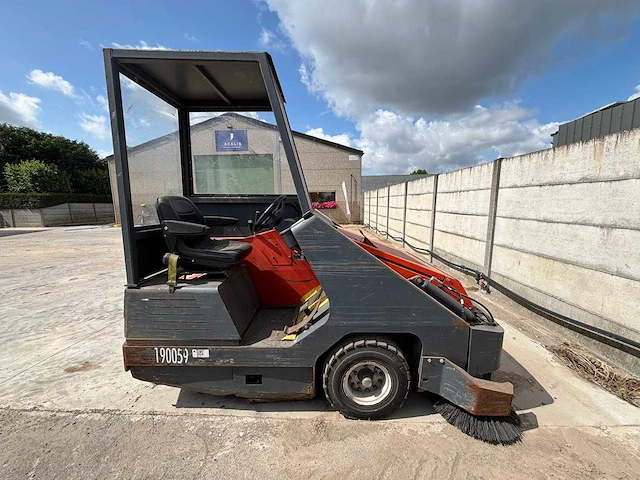 Powerboss - sw/9xr - zelfrijdende veegmachine - afbeelding 1 van  11
