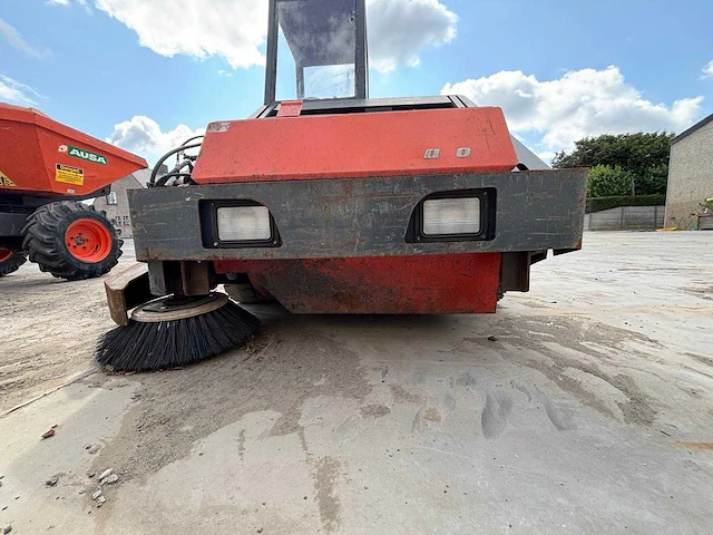 Powerboss - sw/9xr - zelfrijdende veegmachine - afbeelding 5 van  11