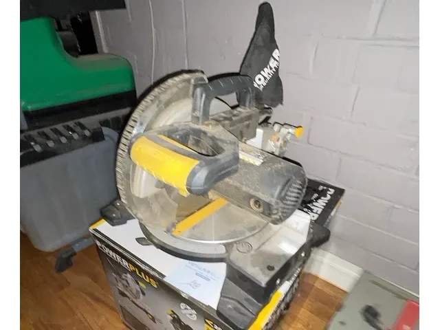 Powerplus afkortzaag - afbeelding 1 van  3