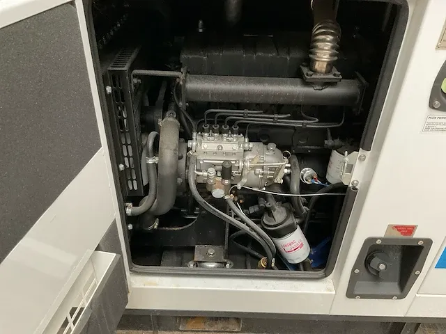 Powerplus gf2-30 37,5 kva stroomgenerator - afbeelding 4 van  4