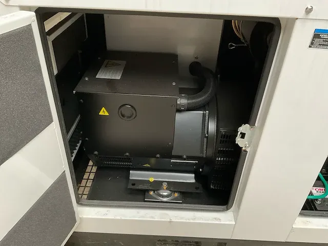 Powerplus gf2-60 kva stroomgenerator - afbeelding 4 van  6