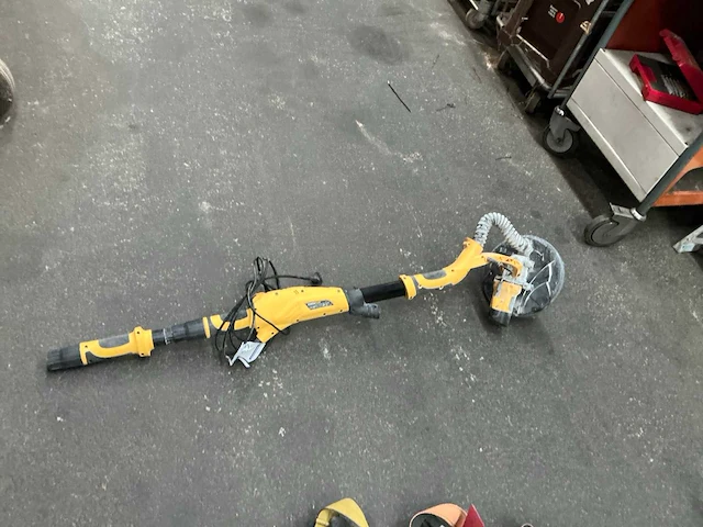 Powerplus powx04761 telescopische plafondschuurmachine - afbeelding 1 van  4