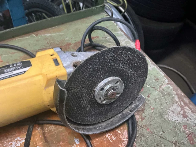 Powerplus powx0614 haakse slijpmachine - afbeelding 3 van  4