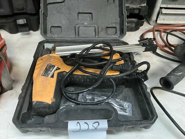 Powerplus powx13800 elektrische tacker - afbeelding 1 van  2