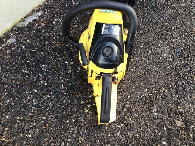 Powerplus powxg1013 benzine kettingzaag - afbeelding 3 van  3