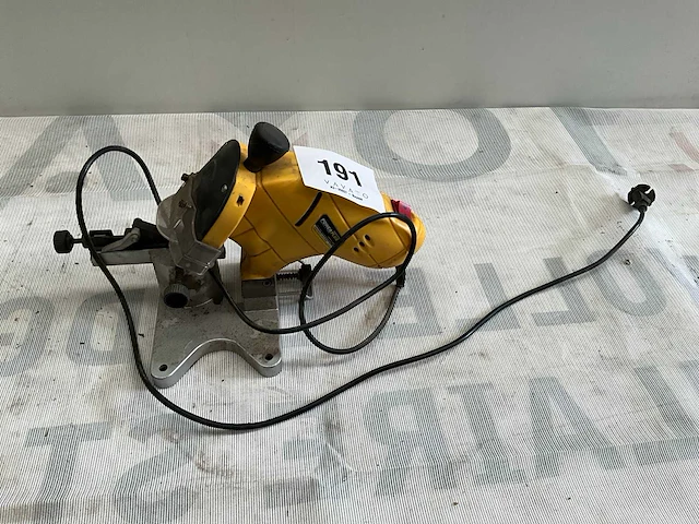 Powerplus powxq1065 – elektrische kettingslijper - afbeelding 1 van  4