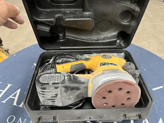 Powerplus schuurmachine - afbeelding 1 van  3