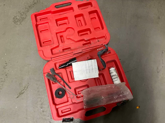 Powers fasteners nagelmachine - afbeelding 1 van  4