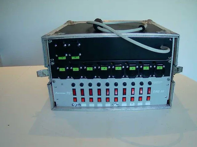 Powerswitch 10 kanalen in case - afbeelding 1 van  4
