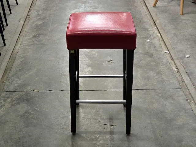 Pr interiors - barry red pu sh65 - stool - afbeelding 1 van  4