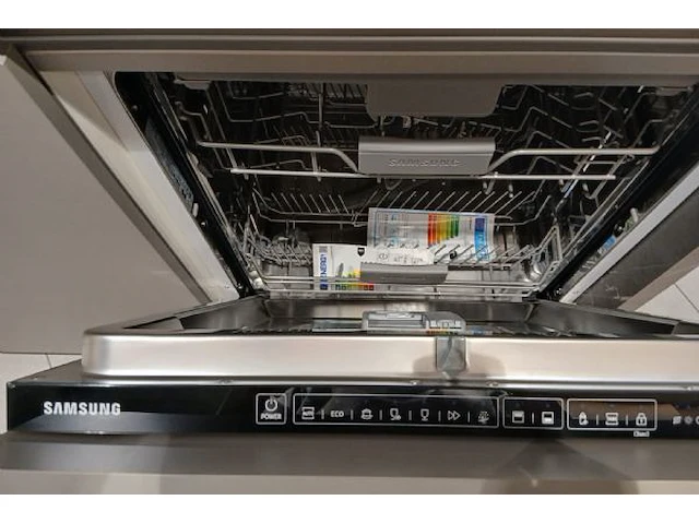 Prachtige keuken strak modern - afbeelding 10 van  16