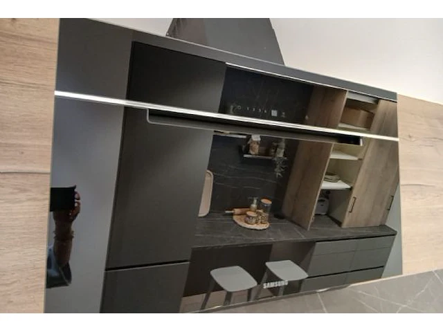 Prachtige keuken strak modern - afbeelding 13 van  16