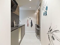 Prachtige keuken strak modern - afbeelding 4 van  8