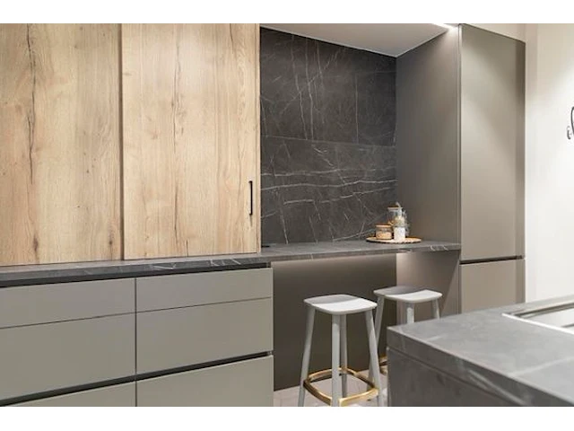 Prachtige keuken strak modern - afbeelding 8 van  8