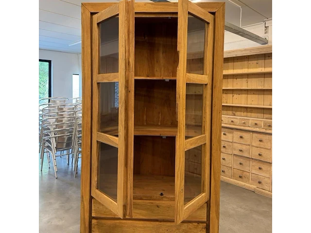 Prachtige teak kast in koloniale stijl - afbeelding 3 van  5