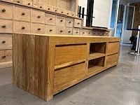 Prachtige teak tv kast in koloniale stijl - afbeelding 2 van  3