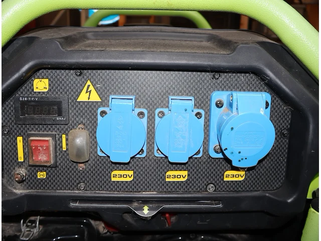 Pramac avr stroomgenerator - afbeelding 3 van  6