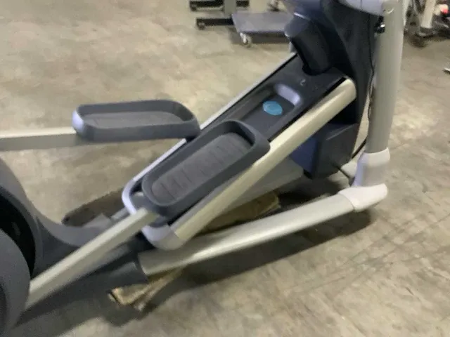 Precor 885 p80 crossramp crosstrainer - afbeelding 6 van  7