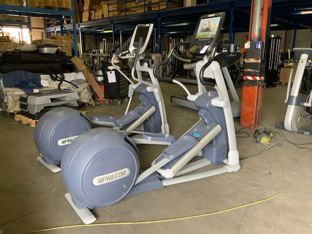 Precor 885 p80 crossramp crosstrainer - afbeelding 2 van  5