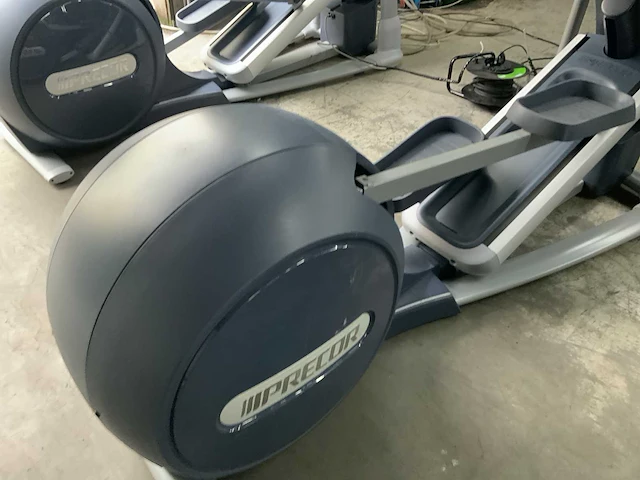 Precor 885 p80 crossramp crosstrainer - afbeelding 2 van  6