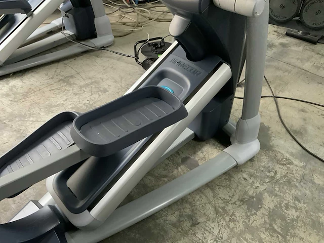 Precor 885 p80 crossramp crosstrainer - afbeelding 3 van  6