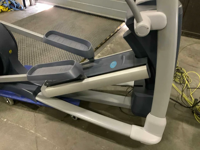 Precor 885 p80 crossramp crosstrainer - afbeelding 2 van  6