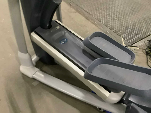 Precor 885 p80 crossramp crosstrainer - afbeelding 2 van  5