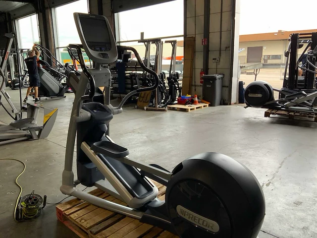 Precor 885 p80 crossramp crosstrainer - afbeelding 2 van  6