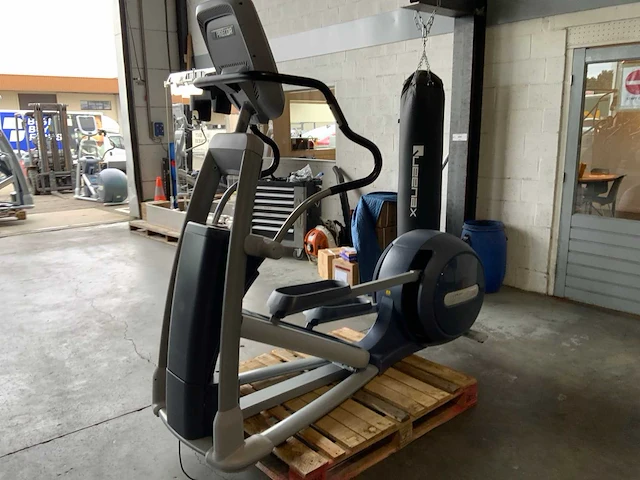 Precor 885 p80 crossramp crosstrainer - afbeelding 3 van  6