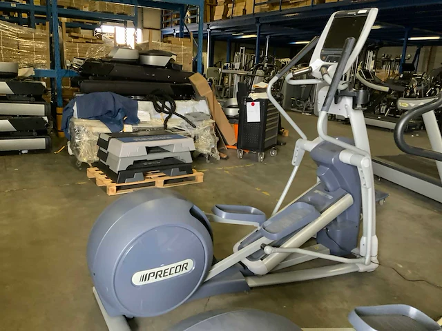 Precor 885 p80 crosstrainer - afbeelding 3 van  5