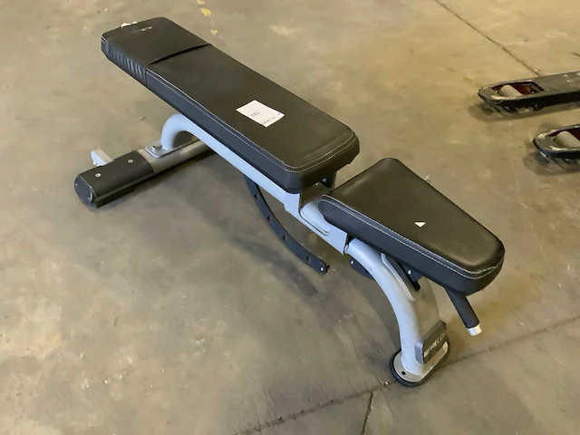 Precor adjustable bench krachtstation - afbeelding 2 van  4