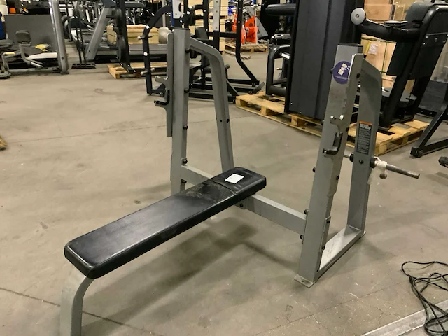 Precor icarian flat bench krachtstation - afbeelding 1 van  6