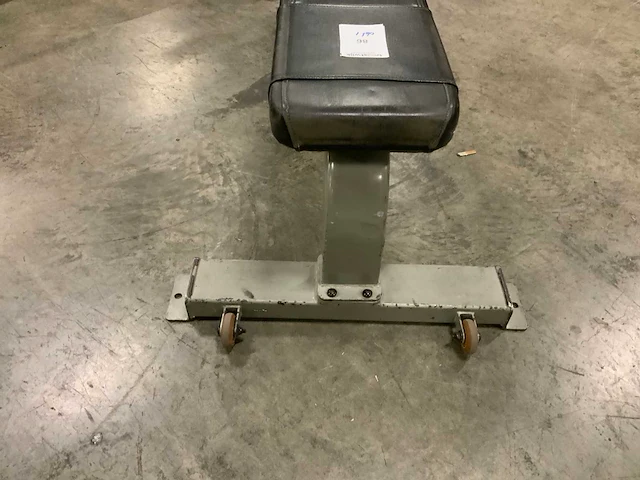 Precor icarian flat bench krachtstation - afbeelding 2 van  4
