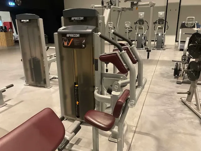 Precor rear delt/ pec fly en abdominal borstspiertrainer - afbeelding 4 van  7