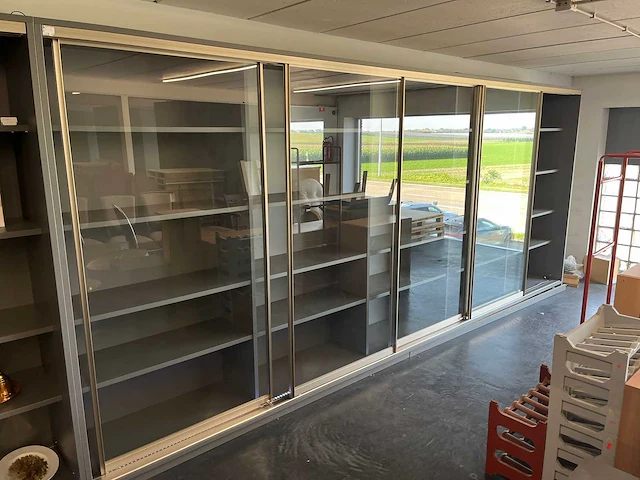 Presentatie vitrine - afbeelding 1 van  9