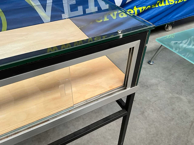 Presentatie-vitrinekast - afbeelding 3 van  4