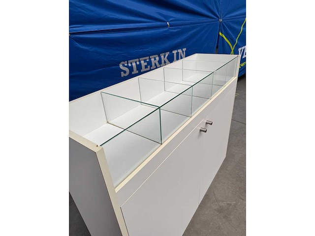 Presentatiemeubel met kast - afbeelding 3 van  3