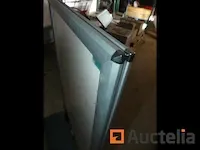 Prikbord op de stoep - afbeelding 1 van  4