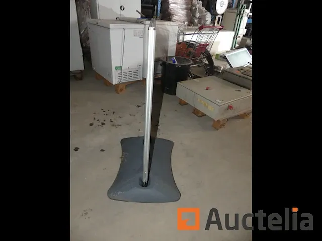 Prikbord op de stoep - afbeelding 2 van  4