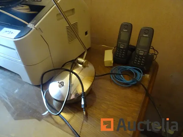 Printer brother, cartridges, bureautafel lamp, 2 telefoons - afbeelding 9 van  12