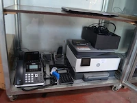 Printer hp office jet pro 9010e , telefoontoestel grandstream gxv3240 , telefoontoestel yealink sip-t42y ultra elegant gigabit ip phone , kantoormateriaal w.o. perforator, mappen, nietjesmachine, enz (9,12,15,16)
