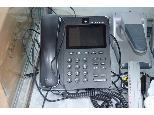 Printer hp office jet pro 9010e , telefoontoestel grandstream gxv3240 , telefoontoestel yealink sip-t42y ultra elegant gigabit ip phone , kantoormateriaal w.o. perforator, mappen, nietjesmachine, enz (9,12,15,16) - afbeelding 6 van  7
